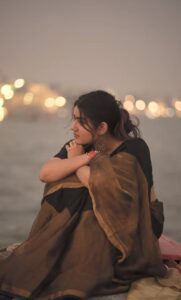 aesthetic alone dp girl soft lighting