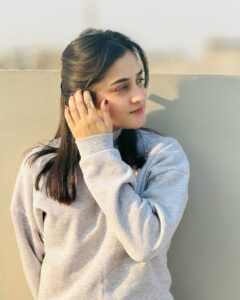 Cute girls DP sweet and simple look