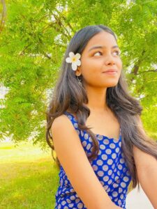 Cute girls DP elegant fashion look