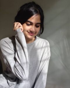 Cute girls DP soft smile HD image