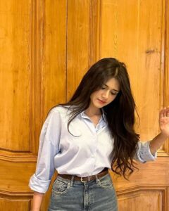 Stylish girls DP classy outfit profile photo