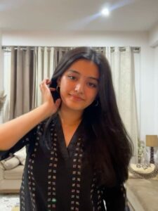 Girls DP soft smile HD wallpaper