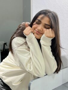 Girls DP classy girl portrait image