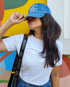 Stylish girls DP HD image for WhatsApp profile