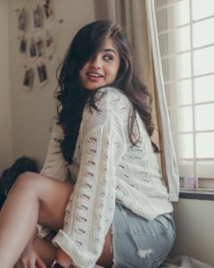 Stylish girls DP solo aesthetic portrait