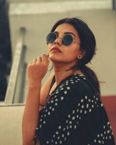 Stylish girls DP elegant smile profile pic