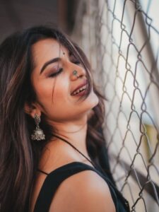 Stylish girls DP cool attitude profile pic