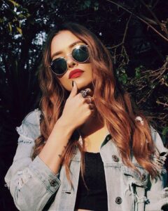 Stylish girls DP Instagram profile wallpaper