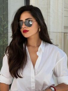 Stylish girls DP glamorous solo portrait HD