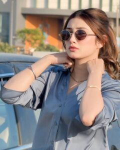 Stylish girls DP trendy social media profile pic