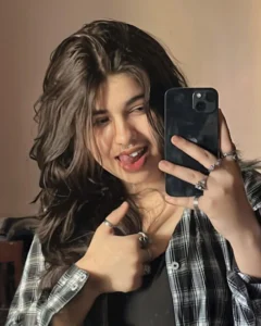 smart attitude girl dp