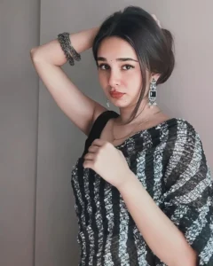 classy attitude girls dp