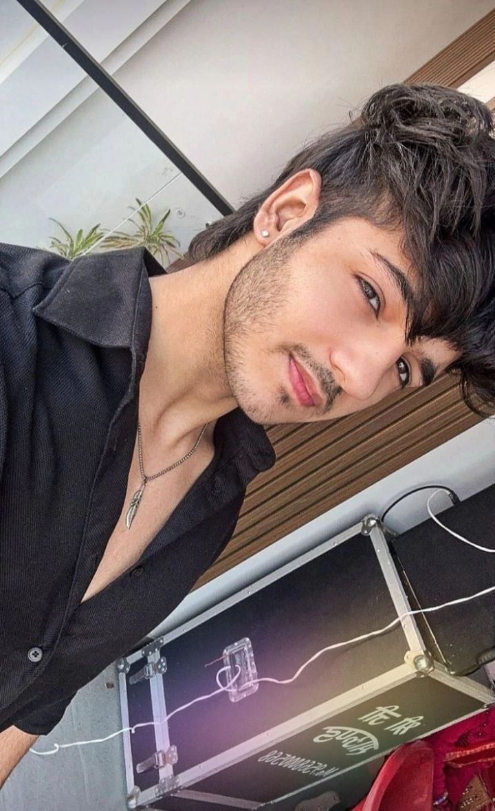 handsome boy dp
